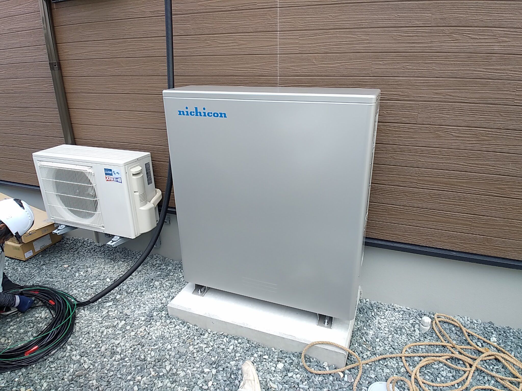 ハイブリッド蓄電池！