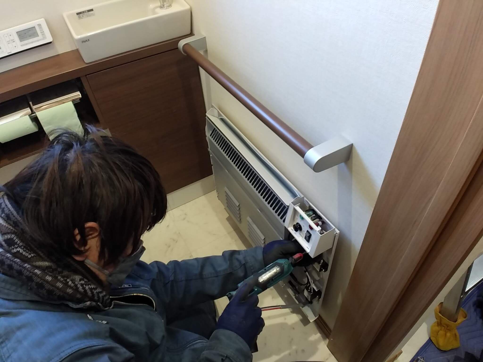 パネルヒーター設置工事
