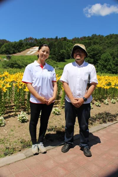 おらんだ専科情報紹介｜飯豊町どんでん平ゆり園（皆川亜紀さんと♪）