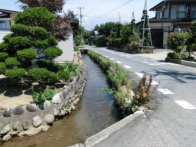 停車場を降りれば　⑥せせらぎ通り