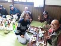 成田駅前の芋煮会　④きれいどころ、続々登場！