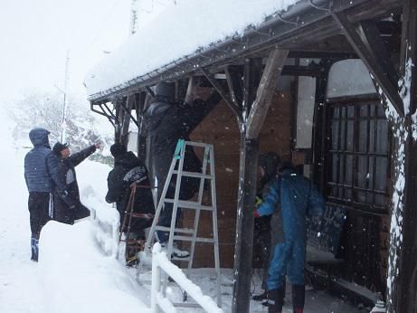 雪降る中で・・・・・