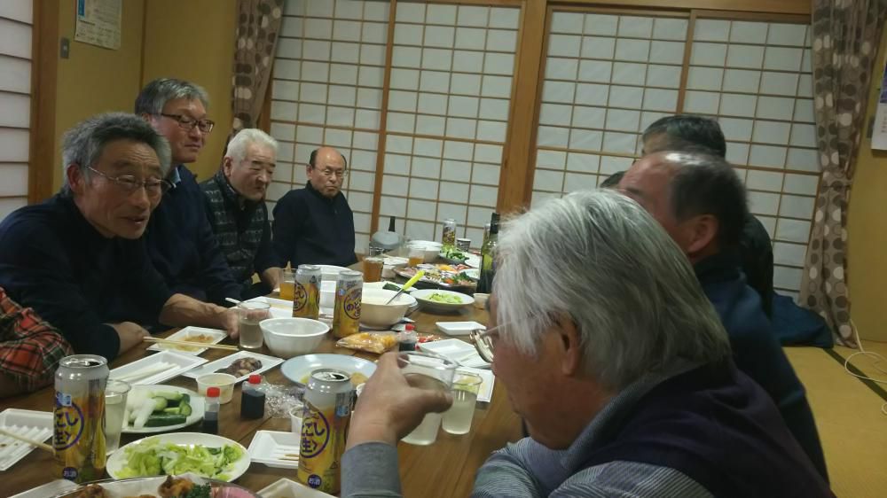 三淵有志会と酒を飲んでます
