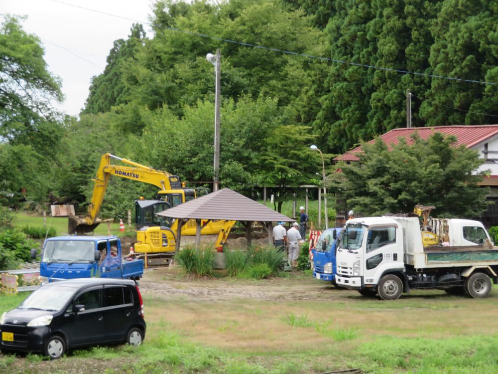 駅前は工事中です