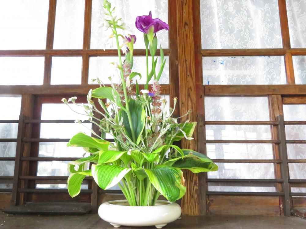 花が活けてあって