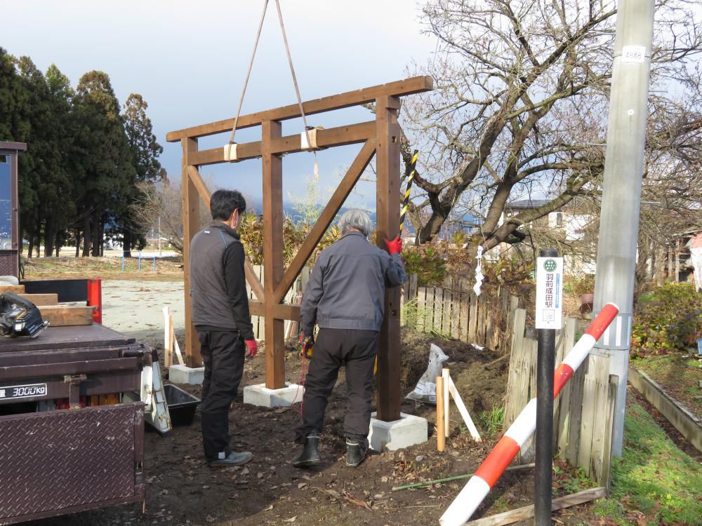 案内板の設置工事中