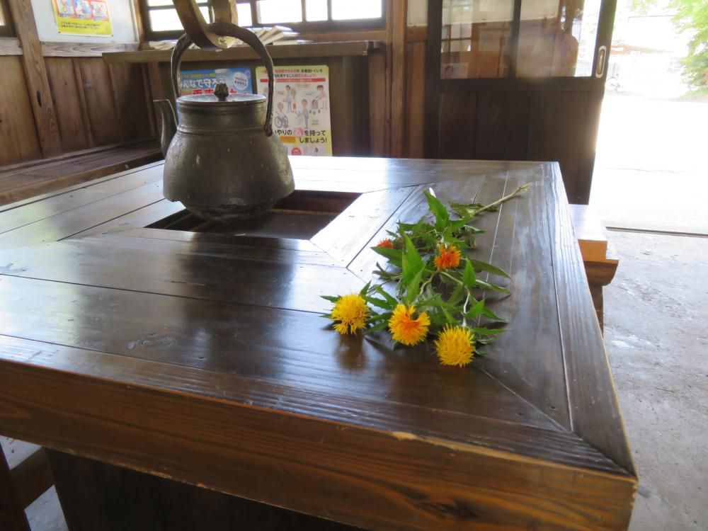 駅に集う人々  ～  出会いと別れと