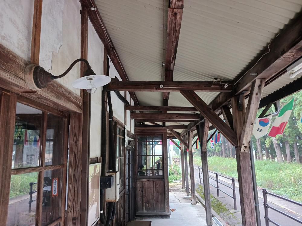 木造駅舎の魅力　（「旅と鉄道～木造駅舎紀行」から）