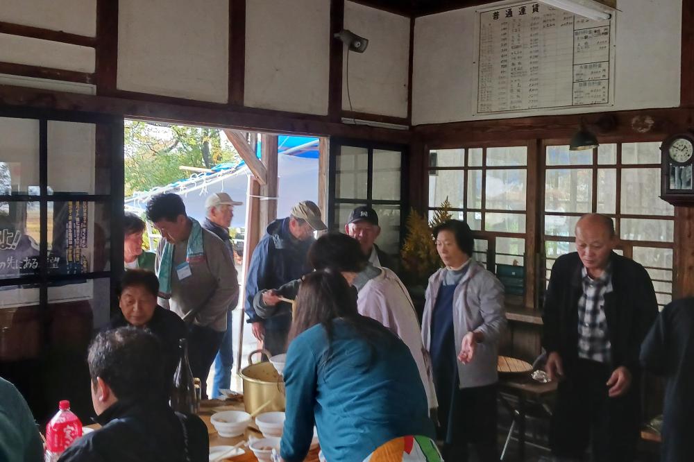 長井線祭り in 成田駅 みんなが一つになって