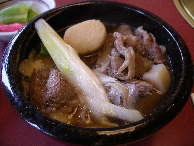 お肉屋さんの芋煮は流石～