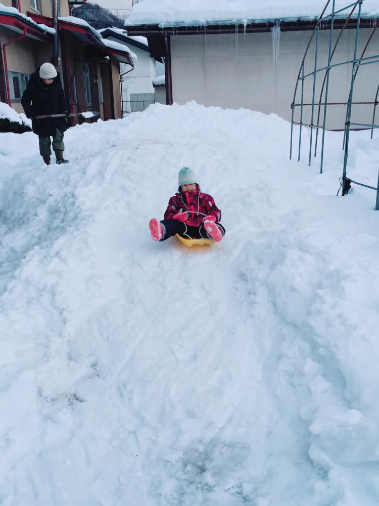 ジイチャンだって雪遊び
