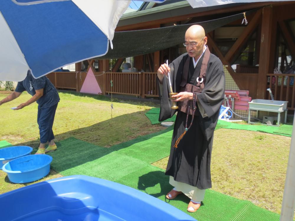 水遊びを楽しんでいます