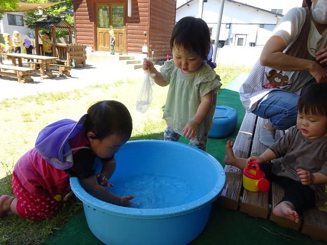 夏のお楽しみ、水あそびが始まりました！