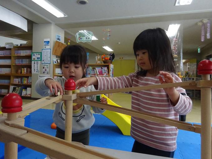 てくてく組(2歳児)のお出かけ～児童会館　編～