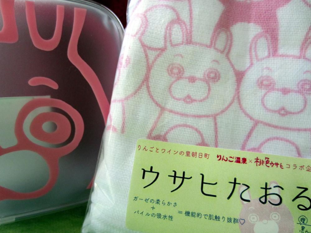 桃色ウサヒとのコラボグッズ発売！