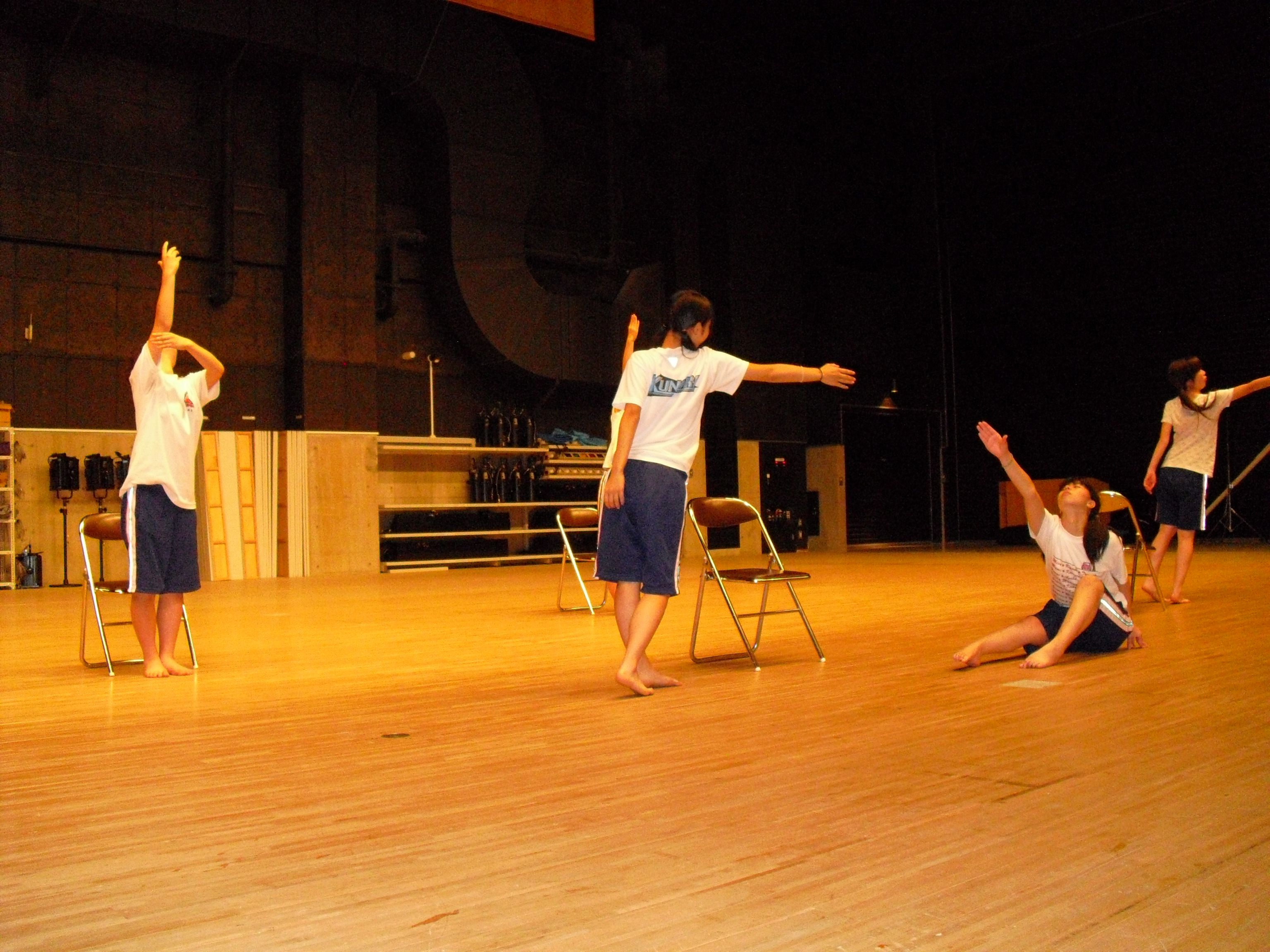 ダンス部伝国の杜で演技します！