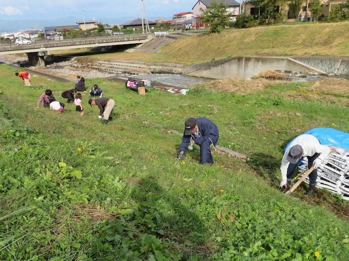 秋の植栽作業風景です。