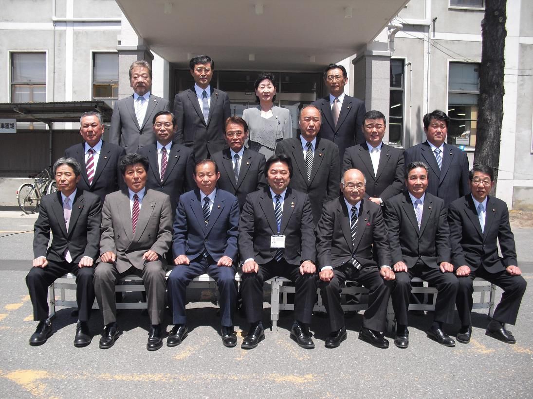新しい市議会議員のお揃いです
