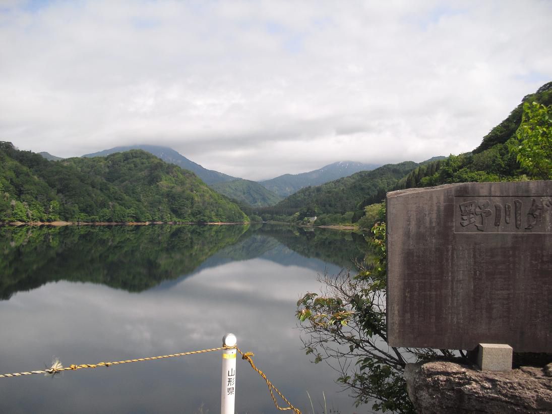 恥ずかしそうに・・祝瓶山