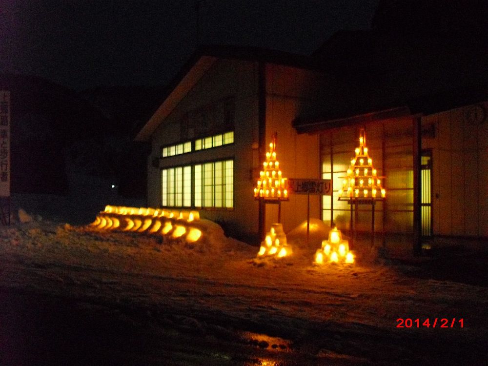 雪灯り・夜の上郷公民館前