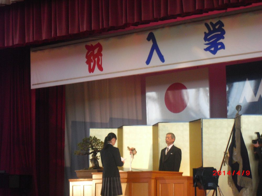 置農の入学式・入学宣誓する佐々木さん