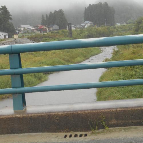 置賜野川・午前9時の状況（平泉橋）