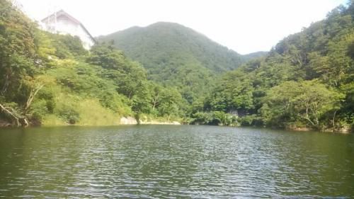 ゴムボートでめぐる三淵渓谷通り抜け