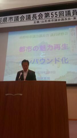 県内市議会議員研修会・挨拶する山形県市議会議長会会長の渡邊元・山形市議会議長