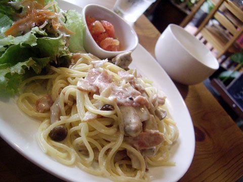 ナチュラルな「カフェ ペタロ」で洋食ランチ