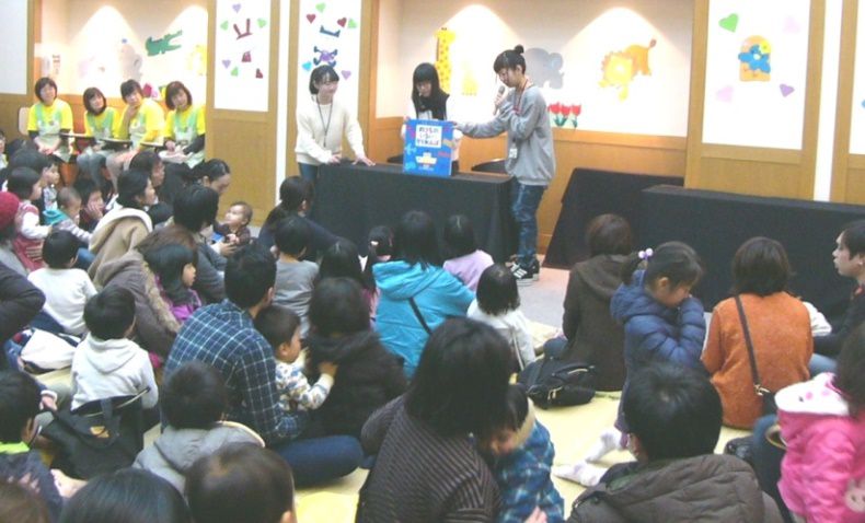寒河江市ボランティアサークル「チェリーズ」の「寒河江市図書館まつりのお手伝い」