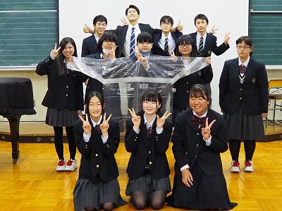コロナに負けるな！感謝の「ガウン」を届けよう（金山町中高生ボランティアサークルＳＵＧＩ☆スタ－ズ）
