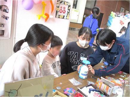 酒田市ボランティアサークル「かざみどり」による子ども向け体験コーナー！
