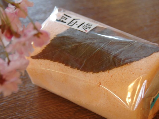春限定！ふっくら満開の「桜ロール」