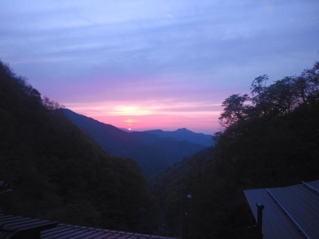 奥白布のトワイライト！　そこは湯の入沢奥にある一軒宿