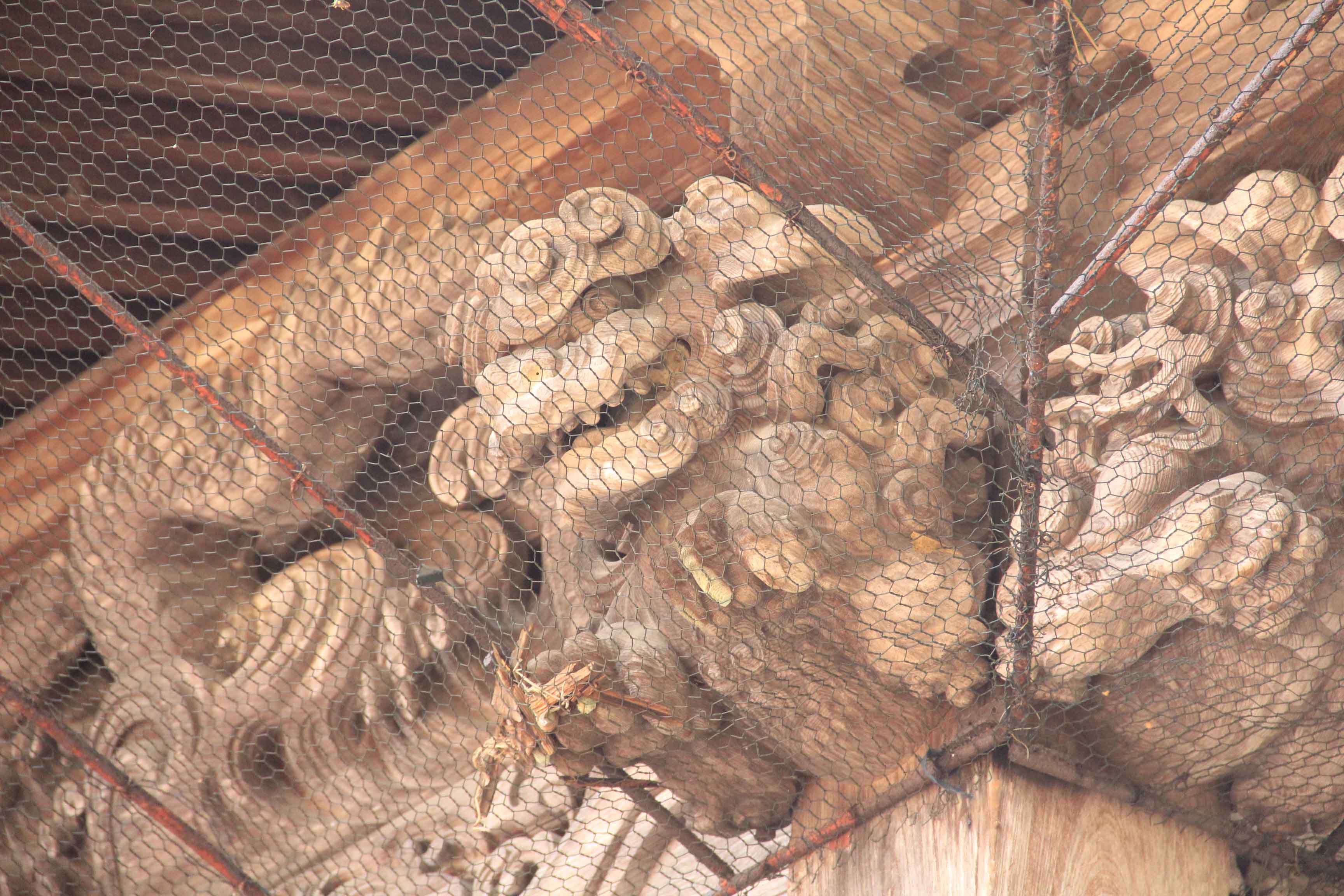 社殿の獅子彫刻