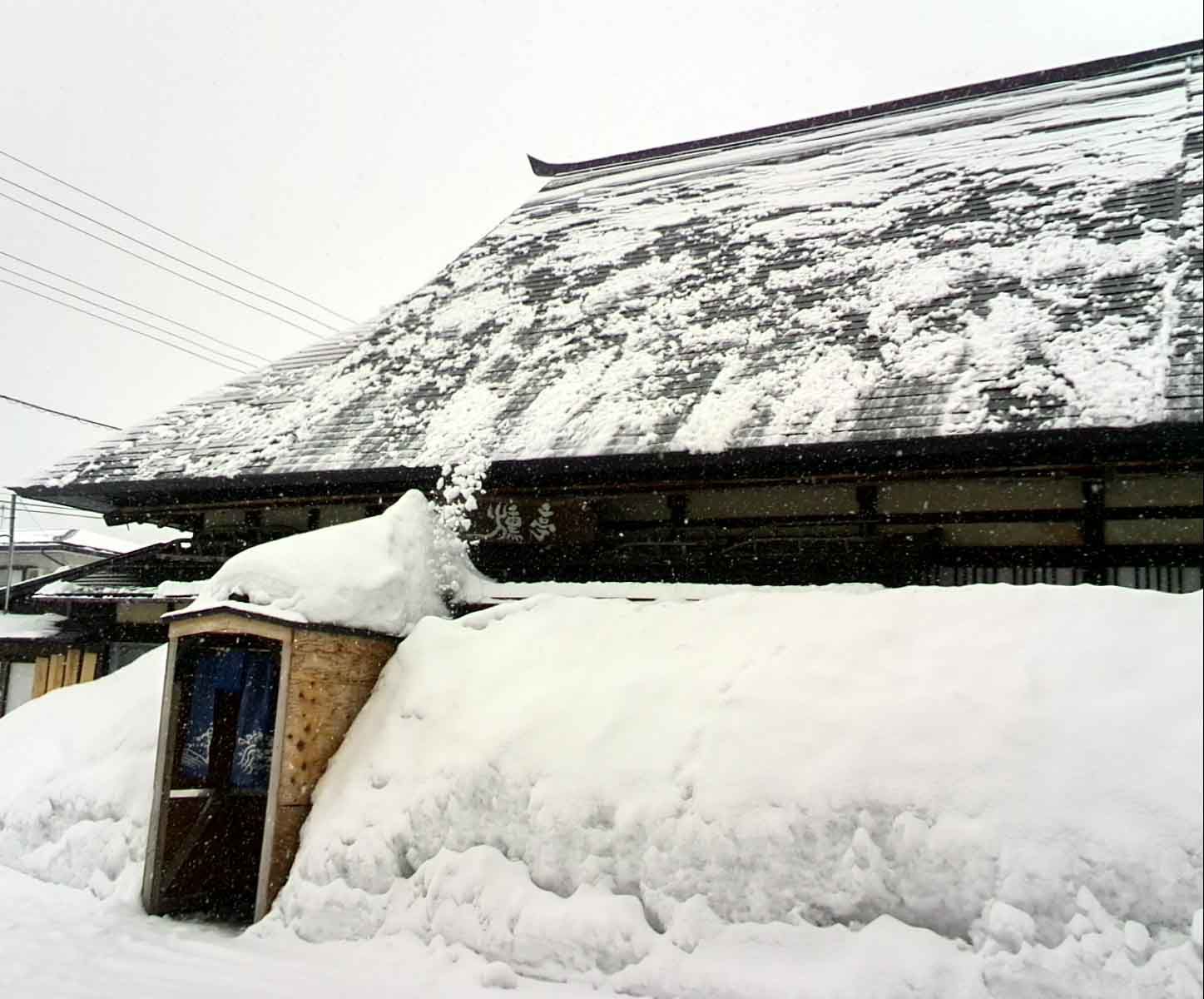 雪で暗くなる
