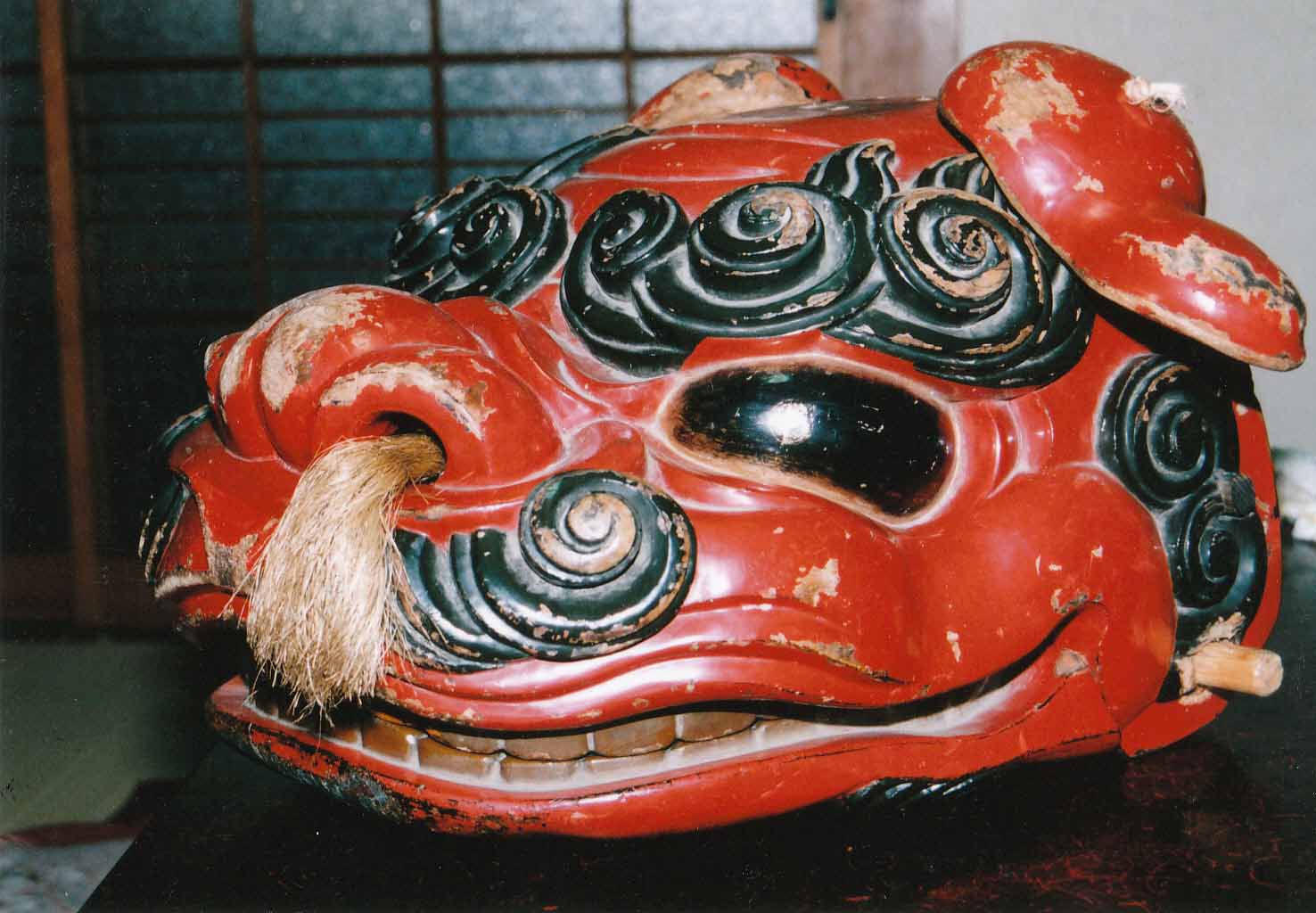 上山市中山の白鬚神社の獅子頭と・・