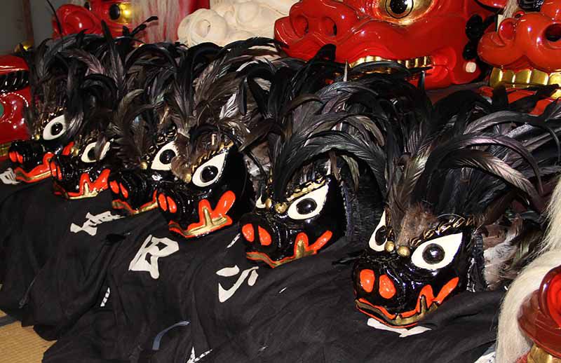 獅子踊の頭を比較