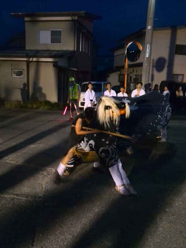 清水町子供会の獅子舞の裏表