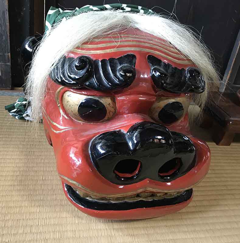 川西町大塚の平田家の獅子頭