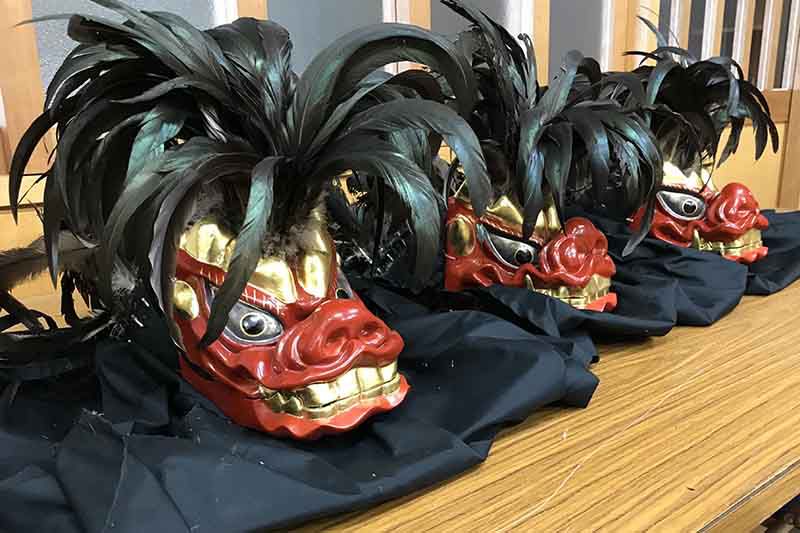 猫橋と朱の獅子踊り獅子