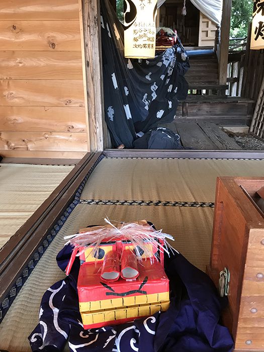 白鷹町東高玉の稲荷神社の獅子頭