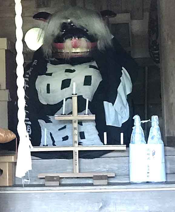 飯豊町高峰西向高沼神社の獅子頭