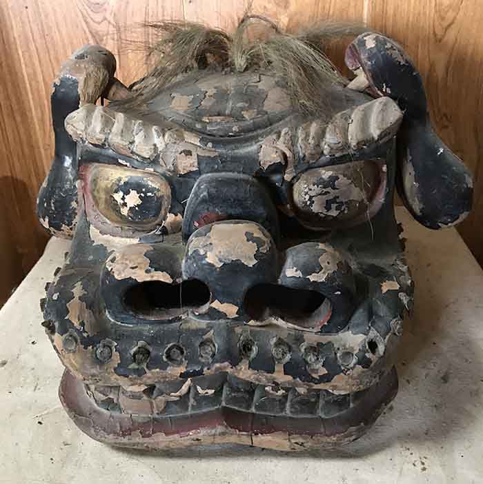 川西町下平柳の八幡神社の獅子頭
