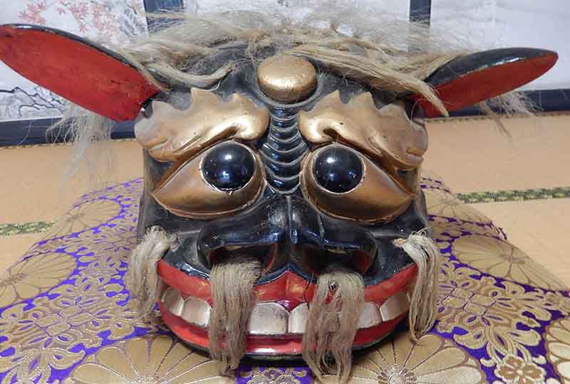 長井市五十川の正寿院の獅子頭