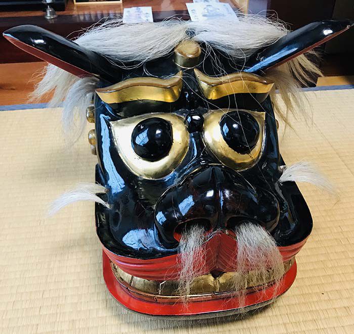 飯豊町椿の熊野神社の古い獅子頭