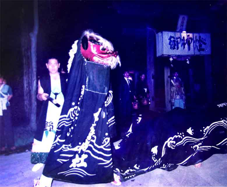 川西町大塚熊野神社の赤獅子の事