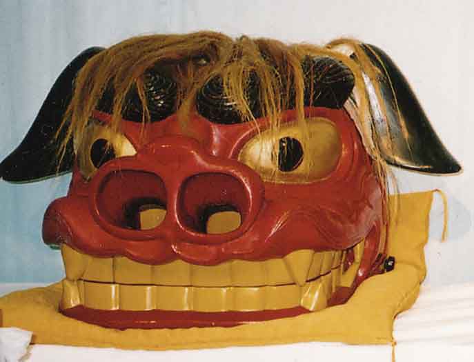 白鷹町萩野の獅子制作2006