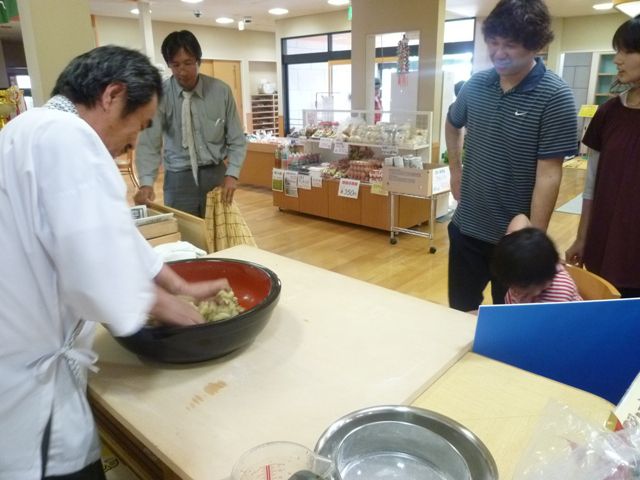 中津川　だったんそば実演販売中！！