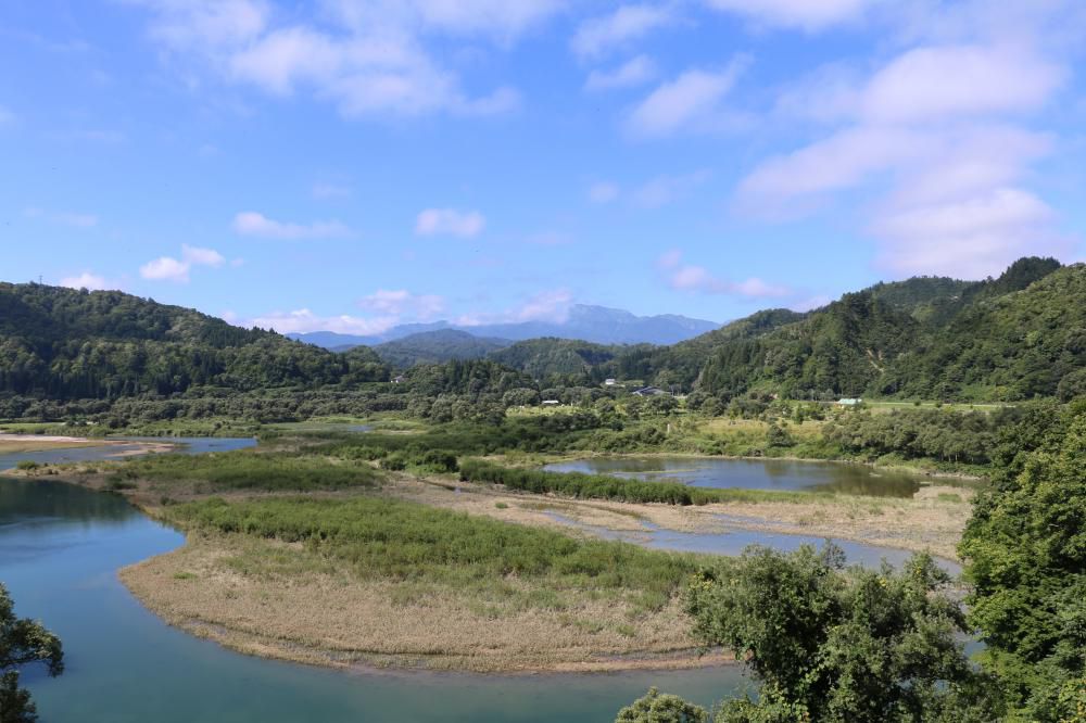 今日は東北のアルプス飯豊山くっきり(^^♪
